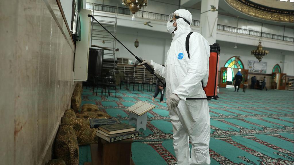  Decontamination in an Idlib mosque 