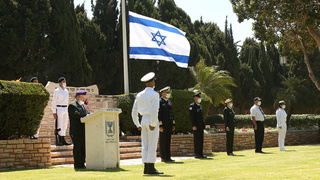 בית העלמין הצבאי בחיפה ביום הזיכרון