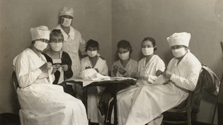 השפעת הספרדית 1918  עם מסכה מסכות ב סן פרנסיסקו ארה"ב