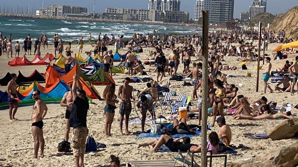 A Tel Aviv beach teeming with life over the weekend 