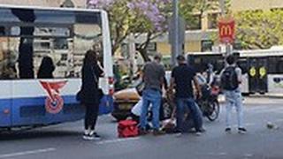  הולכת רגל נפגעה מאוטובוס ברחוב אבן גבירול פינת דוד המלך בתל אביב