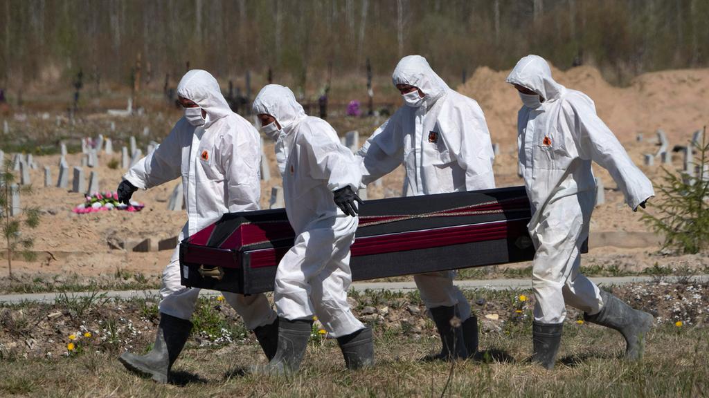Pallbearers wearing protective gear lay to rest coronavirus victim in Saint Petersburg 