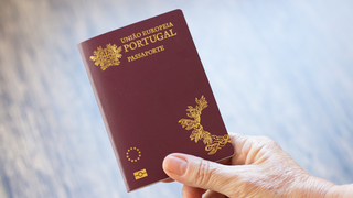  Португальский паспорт.