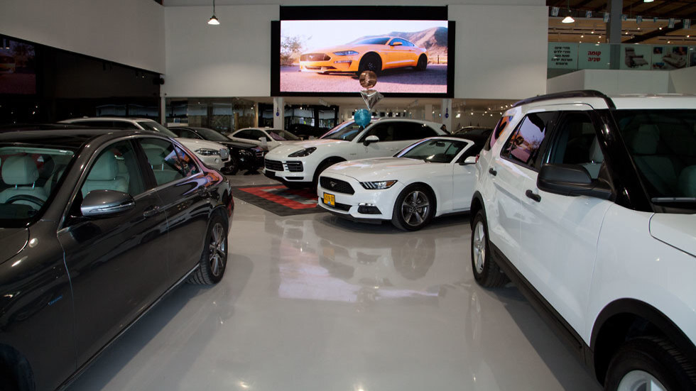 В автосалоне Ayalon Motors 