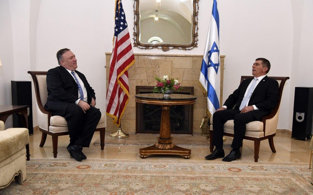 מייק פומפאו נפגש עם גבי אשכנזי בזמן ביקורו בישראל