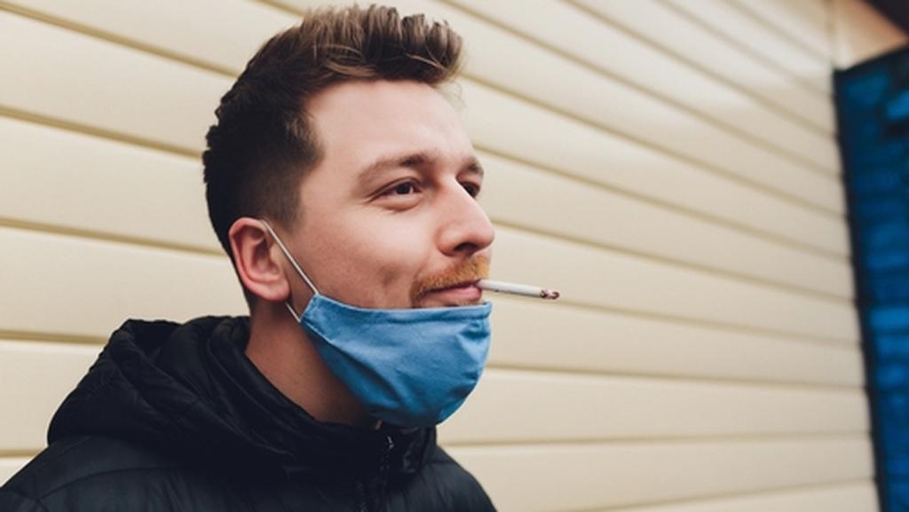 Курильщики меньше заражаются коронавирусом? Фото: shutterstock