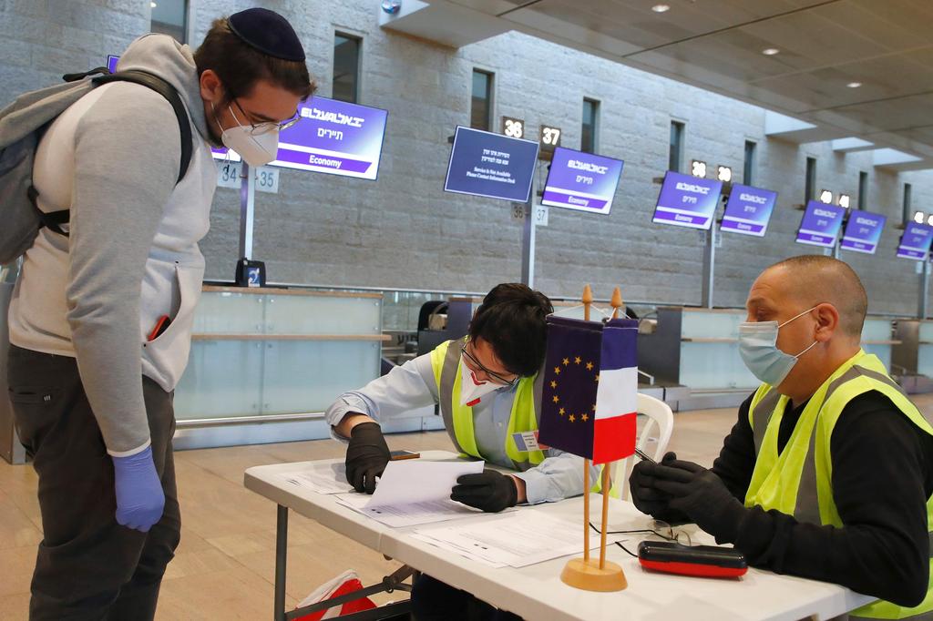 The staff of the French Consulate in Tel Aviv inform passengers departing from Ben Gurion Airport 