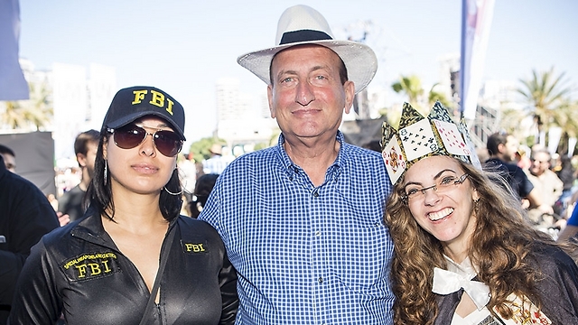 Tel Aviv Mayor Ron Huldai celebrates Purim with some of the city's young residents 