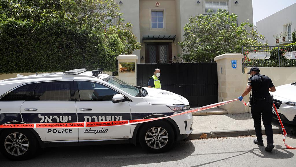 משטרה מחוץ לבית