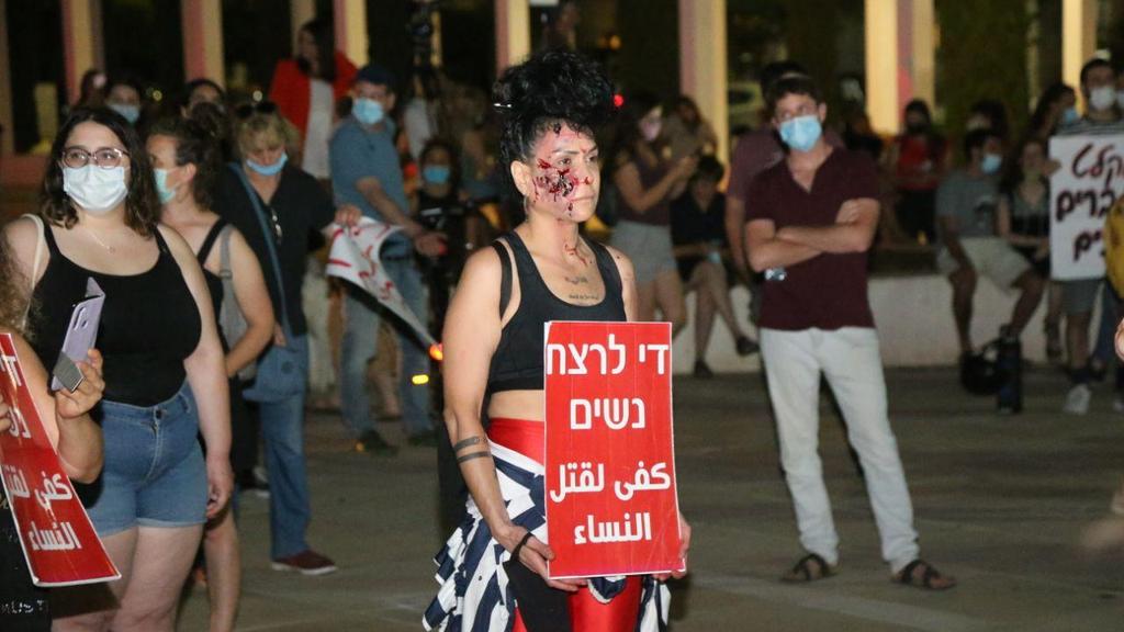 הפגנה נגד רצח נשים ברחבת הבימה בתל אביב
