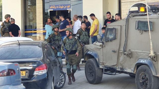 Место происшествия в Самарии. Фото: пресс-служба Самарийского совета ניסיון פיגוע ירי כפר חווארה