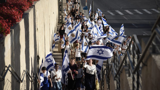 צעדת הדגלים המסורתית לציון יום ירושלים בהשתתפות רפי פרץ ויהודה גליק