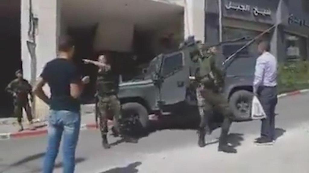 אנשי מנגנוני הביטחון הפלסטינים מונעים מכוח צה"ל להיכנס לעיר חברון