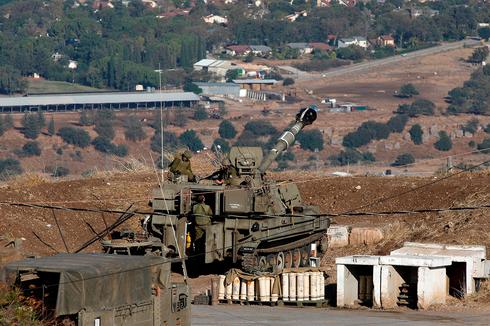 Israeli forces on the border with Syria 