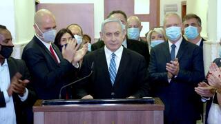 בנימין נתניהו עם חברי הליכוד לפני הדיון הראשון במשפטו