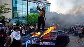 מפגינים הפגנה מחאה עימותים שוטרים מטה CNN הצתת ניידת אטלנטה
