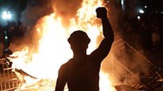 ארה"ב מהומות על מות ג'ורג' פלויד אש ליד הבית הלבן
