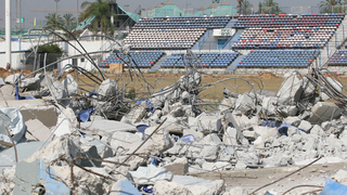 אצטדיון האורווה נהרס