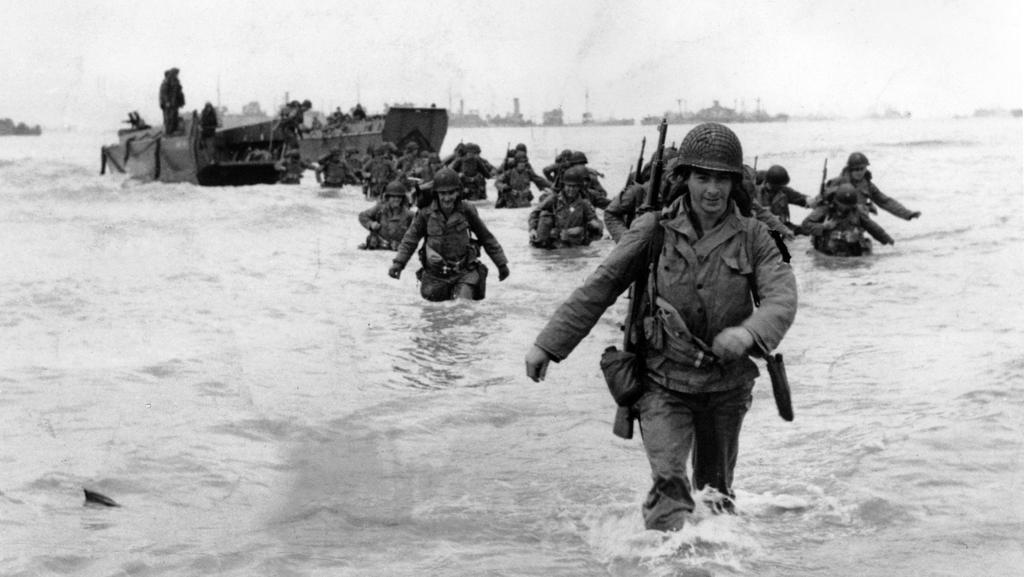 חיילים אמריקנים מגיעים לחוף במסגרת הפלישה לנורמנדי