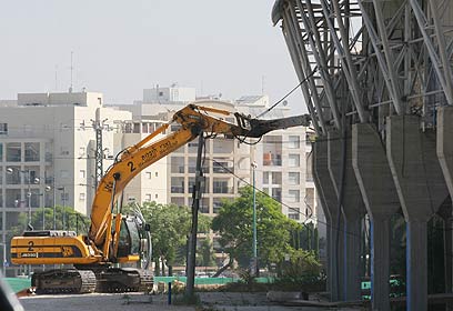 אצטדיון האורווה נהרס