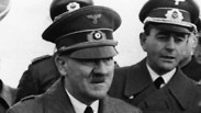 היטלר משוחח עם חיילים בגרמניה