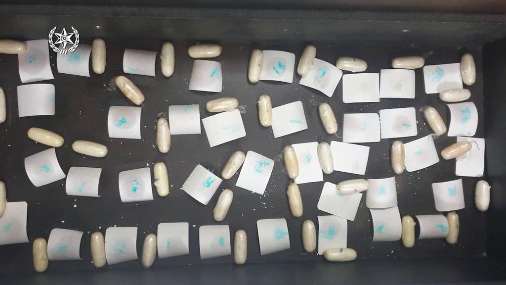 Наркотики, конфискованные в ходе операции. Фото: пресс-служба полиции זיו שגיב ממשטרת ישראל מספר על "מבצע ליאון" בו עצרה המשטרה חשודים בעקבות הפעלת עבריין בכיר שהפך לסוכן