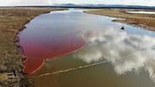 הנהר נצבע באדום