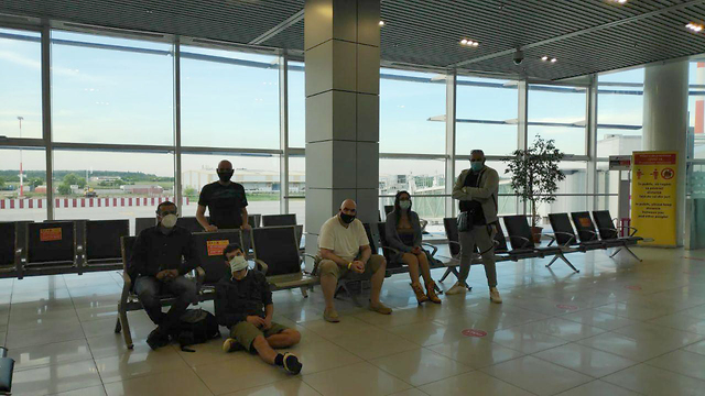  В пустом терминале. Фото: Дорон Гальперин