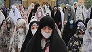 מתפללים באיראן