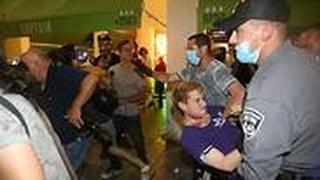 עימותים בין מפגינים לשוטרים בכיכר רבין תל אביב