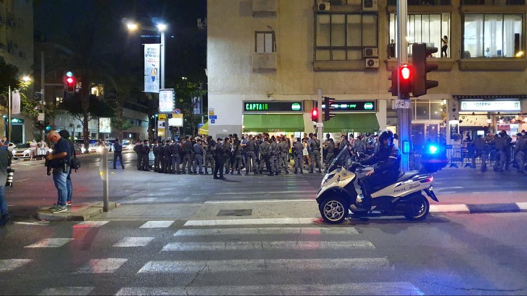 עימותים בין מפגינים לשוטרים בכיכר רבין תל אביב