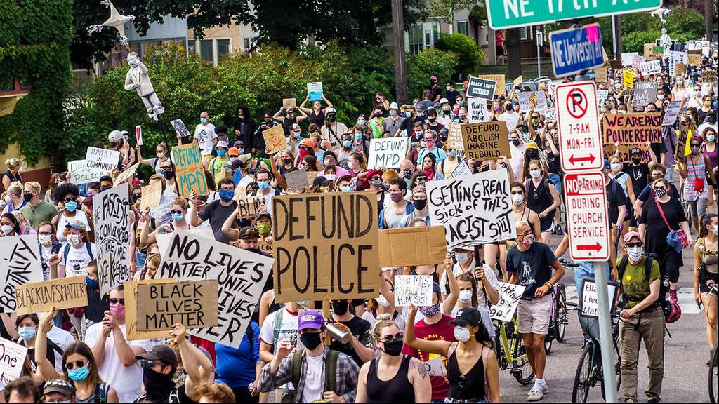 "לבטל את המשטרה" בהפגנה במיניאפוליס