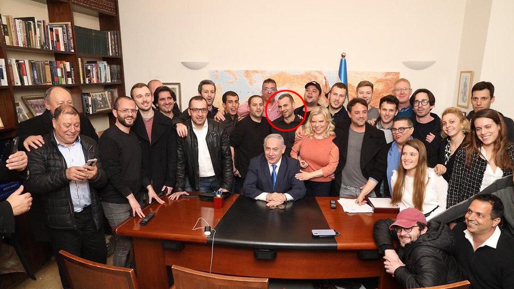 אהרון קליין עם ראש הממשלה בנימין נתניהו בליל בחירות 2020