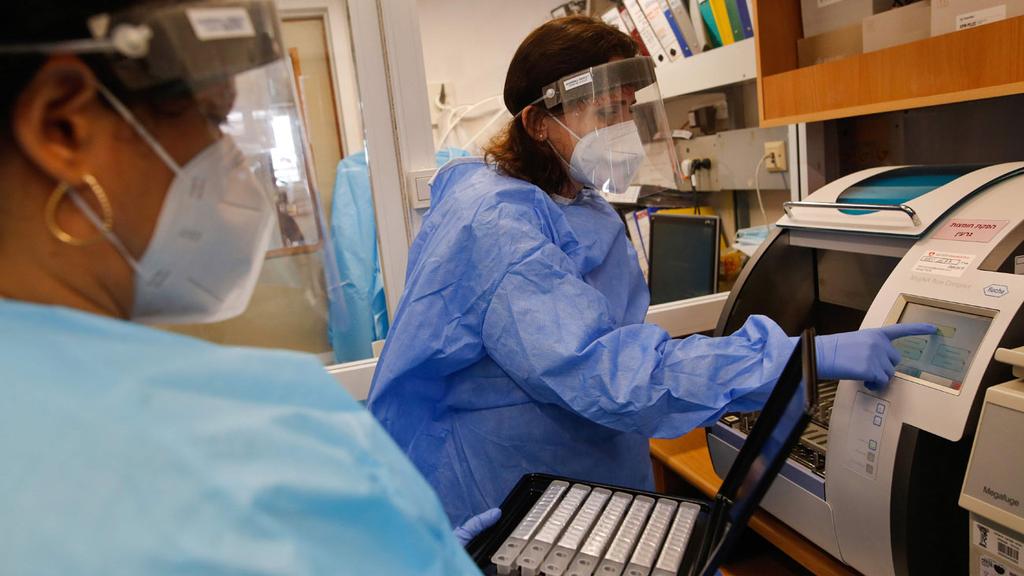  Hospital staff conduct coronavirus testing at Barzilai Medical Center in Ashkelon 