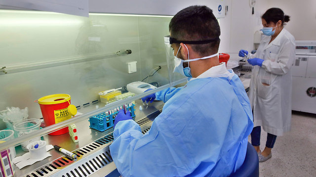 Лаборатория анализов на коронавирус в Израиле 
