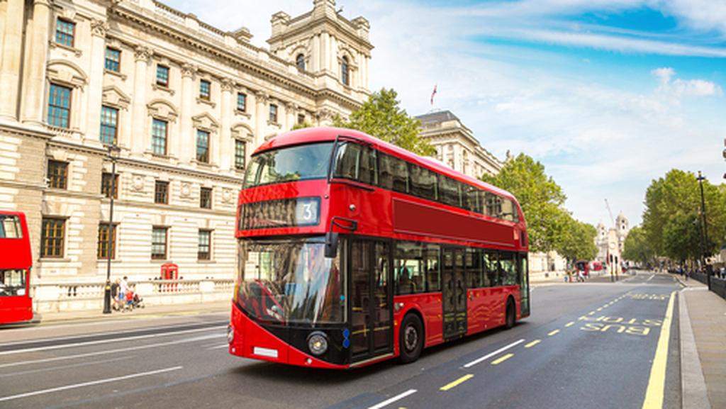 Двухэтажный автобус в Лондоне. Фото: shutterstock