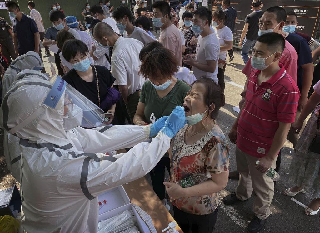 בדיקות קורונה ב בייג'ינג סין חשש מ התפרצות גל שני