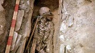 אמזונה לוחמת בת 13 סיביר נקברה עם נשק סיקיתים