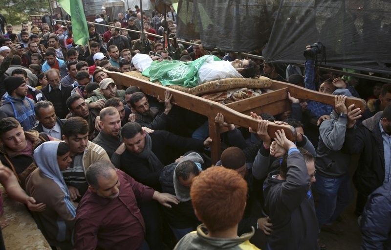 Mourners carry the body of Palestinian fisherman Nawaf Al-Attar 