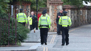 בריטניה רדינג משטרה דקירות