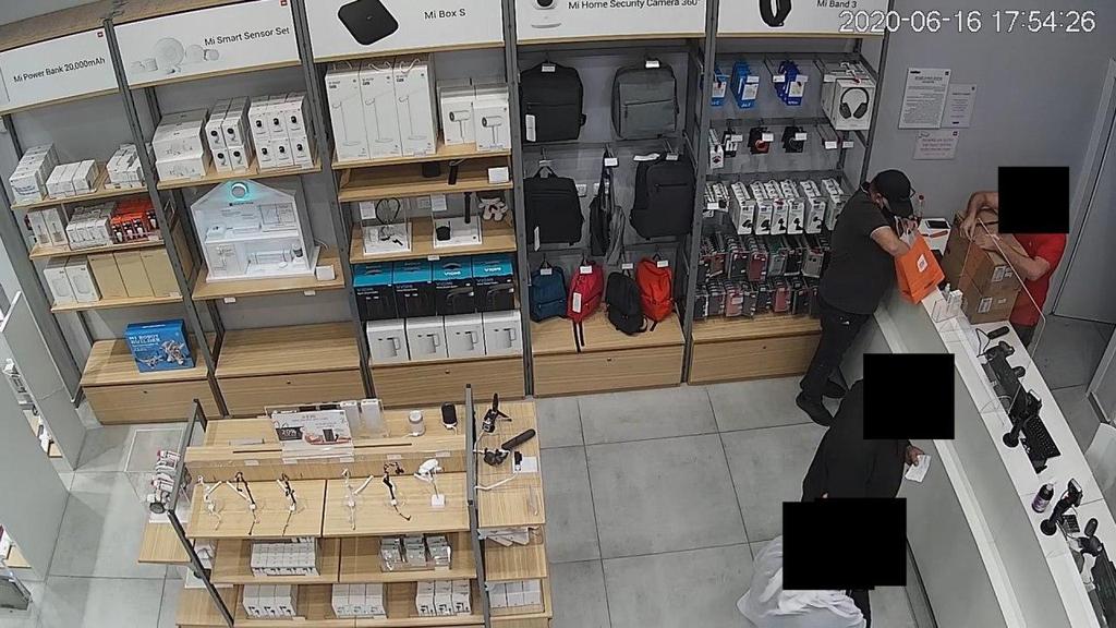 Кража без взлома. Фото с видеокамеры גניבת טלפונים