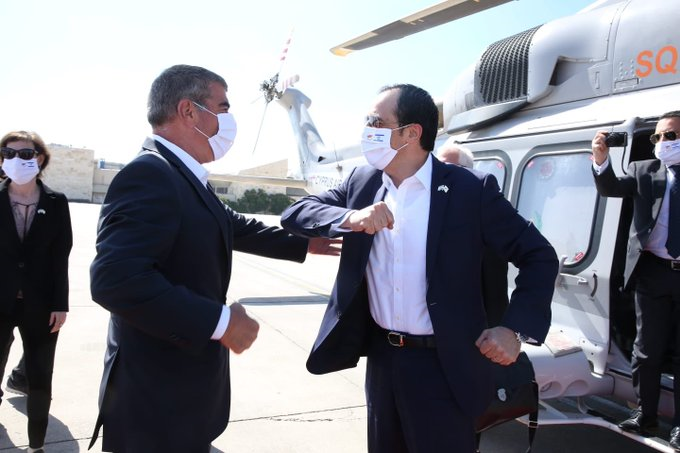 Foreign Minister Gabi Ashkenazi greeting his Cypriot counterpart Nikos Christodoulides at Ben Gurion Airport 