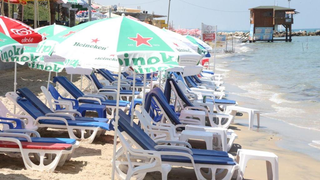 חוף הסלע בבת ים סגור למתרחצים בעקבות תחלואה גבוהה של נדיף הקורונה בעיר