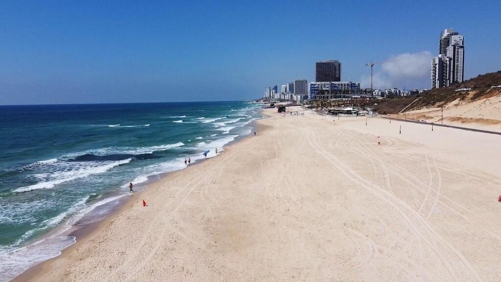 החופים בבת ים ריקים