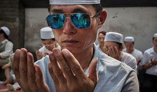 סין מוסלמים שינג'יאנג מחנות חינוך מחדש