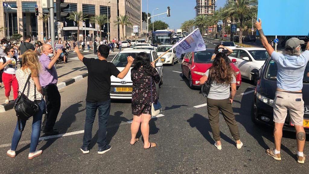 הפגנת העובדים הסוציאליים בצומת עזריאלי בתל אביב