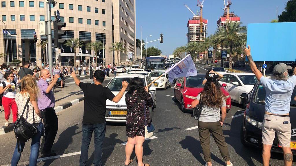 הפגנת העובדים הסוציאליים בצומת עזריאלי בתל אביב