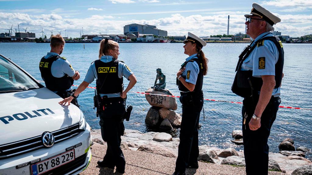 דנמרק קופנהגן פסל בת הים הקטנה הושחת