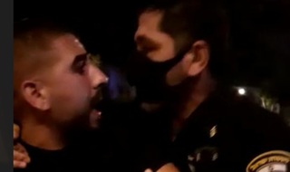 שוטרים מכים את דוד אוראל ביטון בחולון