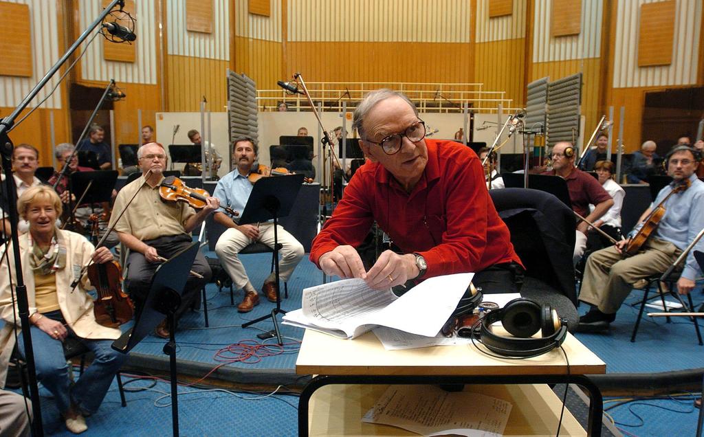 Italian composer Ennio Morricone (C) instructs musicians as he conducts the Symphonic Orchestra of the Hungarian Radio during the recording the soundtrack of the film 'Fateless' 